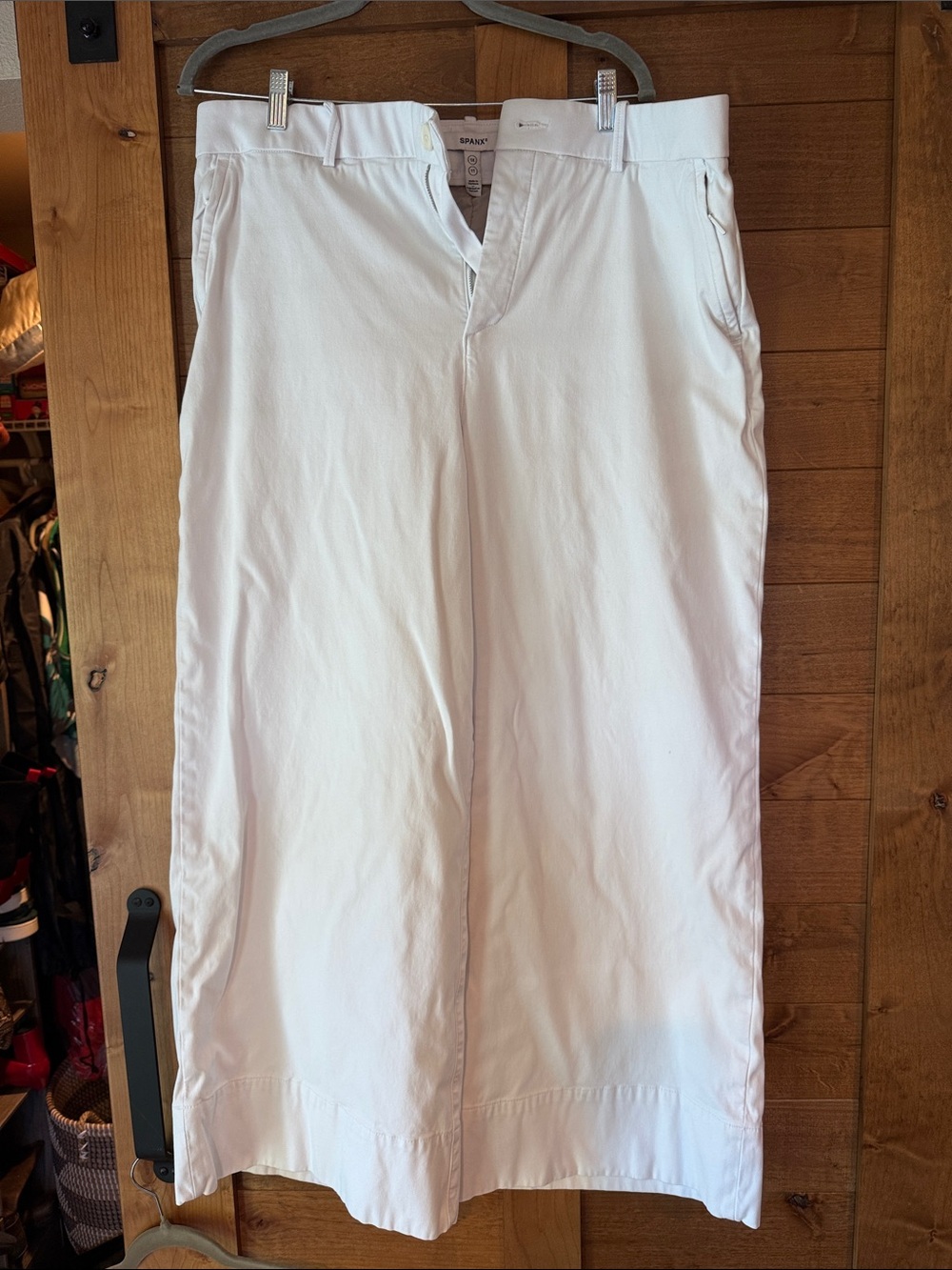 SPANX women’s White Flat-Front Casual Shorts